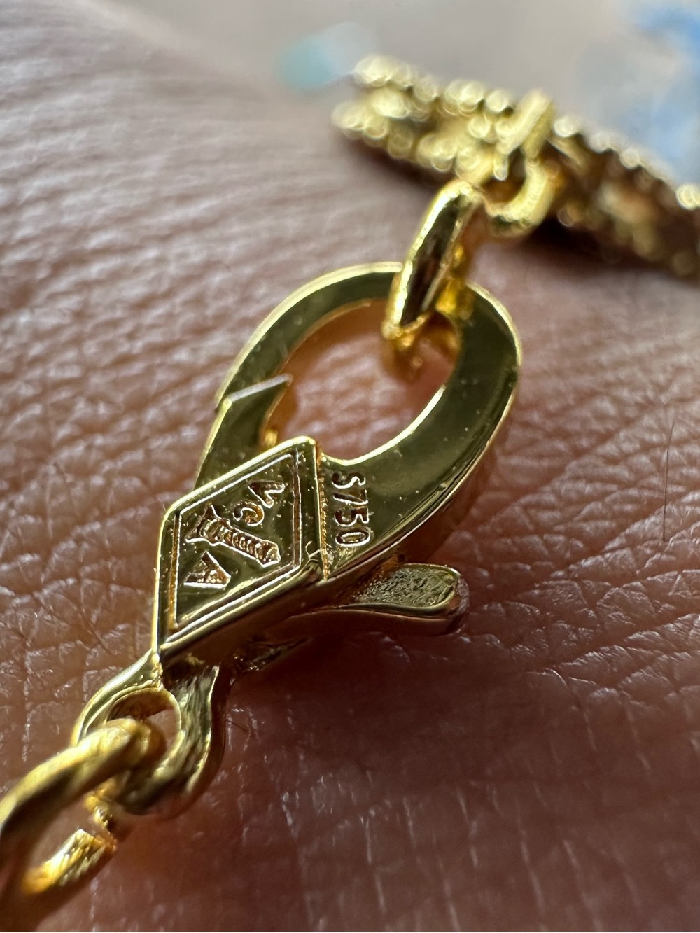 Van Cleef & Arpels Vintage Alhambra 5 Motifs Bracelet 18K Yellow Gold and Onyx - Picture 12 of 13